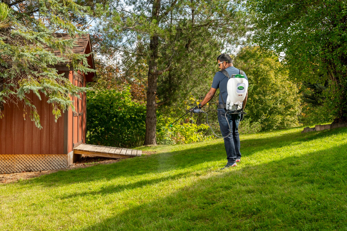 Scotts 2 Gallon battery backpack in residential use