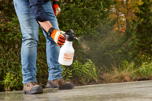 Smith Professional T100ACT sprayer in use on a patio