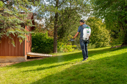 Scotts 2 Gallon battery backpack in residential use